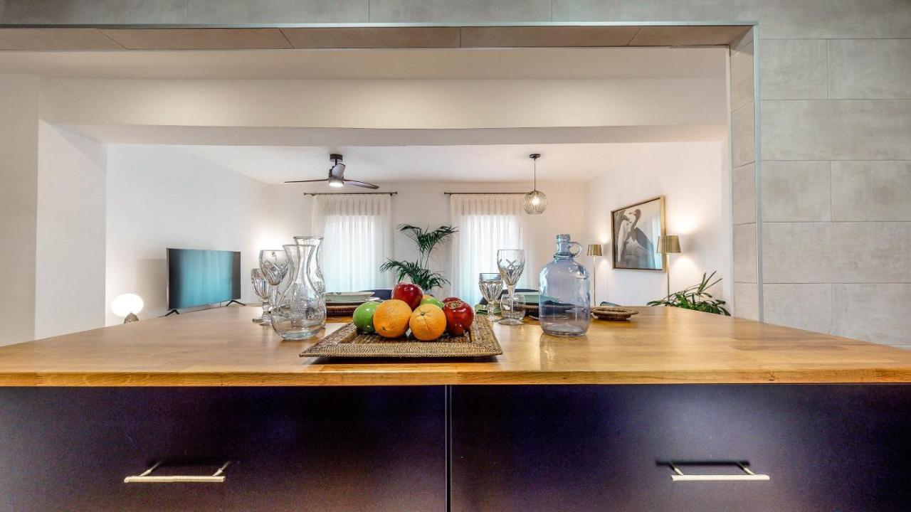 Holisplace- Lovely Apartment In Downtown Аликанте Экстерьер фото
