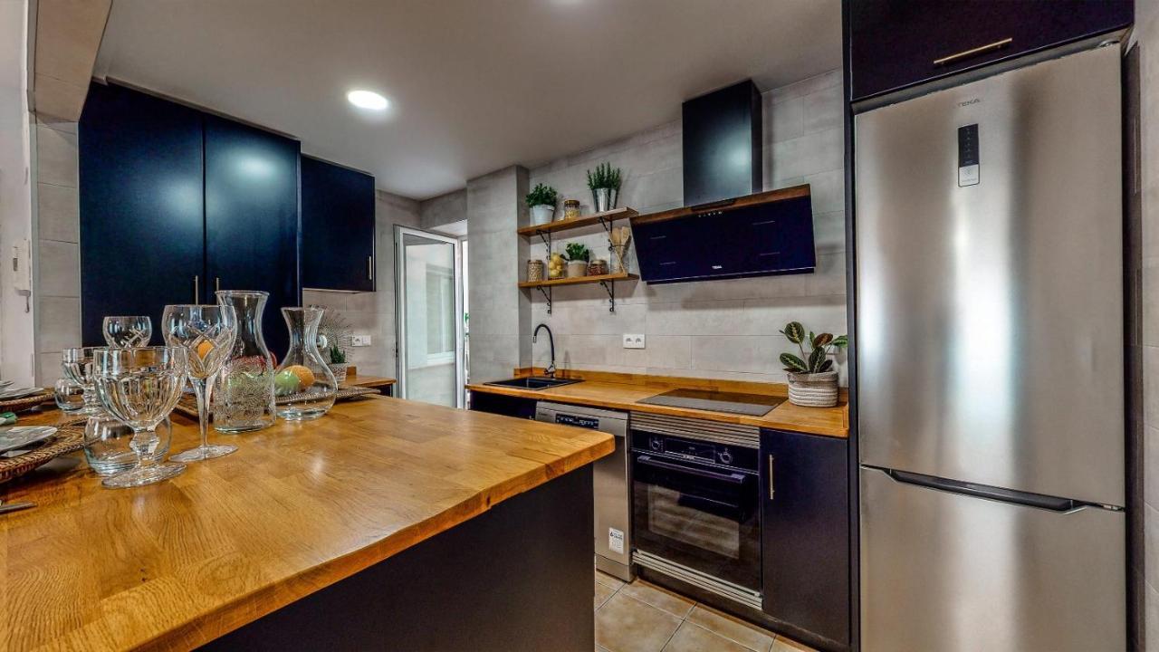 Holisplace- Lovely Apartment In Downtown Аликанте Экстерьер фото